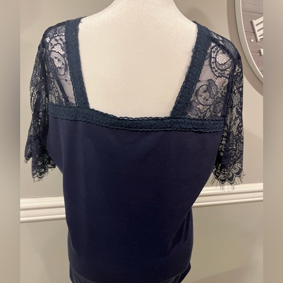 Women's Blue Lace Short Sleeve Top Size Medium - Picture 7 of 8